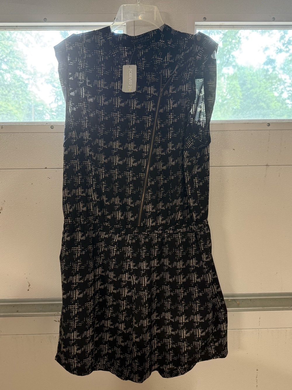 NWT Forever 21 + Black and Cream Romper - 2X
